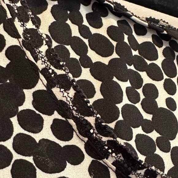 Banana Republic Women's Sleeveless Blouse - Picture 4 of 5